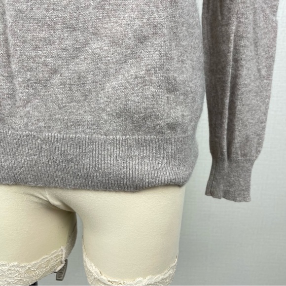 C by Bloomingdales 100% 2 Ply Cashmere V-neck Soft Cozy Sweater Medium - Picture 5 of 16